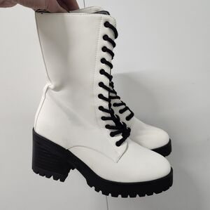 Wild Diva White 12 Eye‎ Lace Up Patent Leather Chunky Heel Boots Size 8